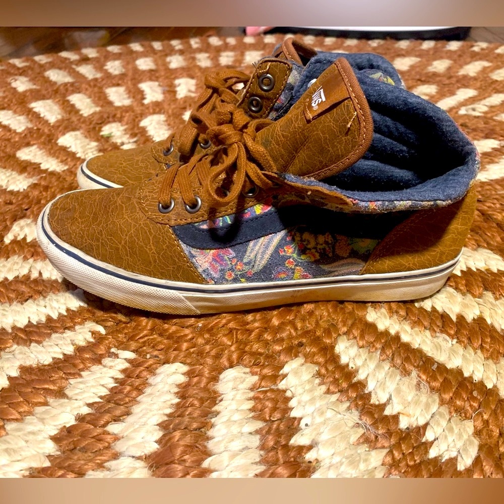 Discontinued print Sk8 Hi top Vans size 7 womens